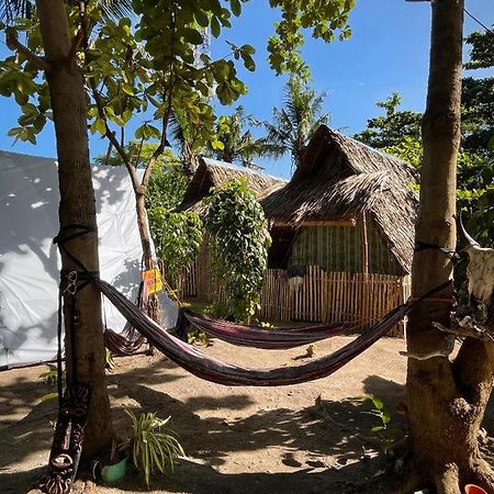 Ostello Tribal Huts Community Daanbantayan Esterno foto