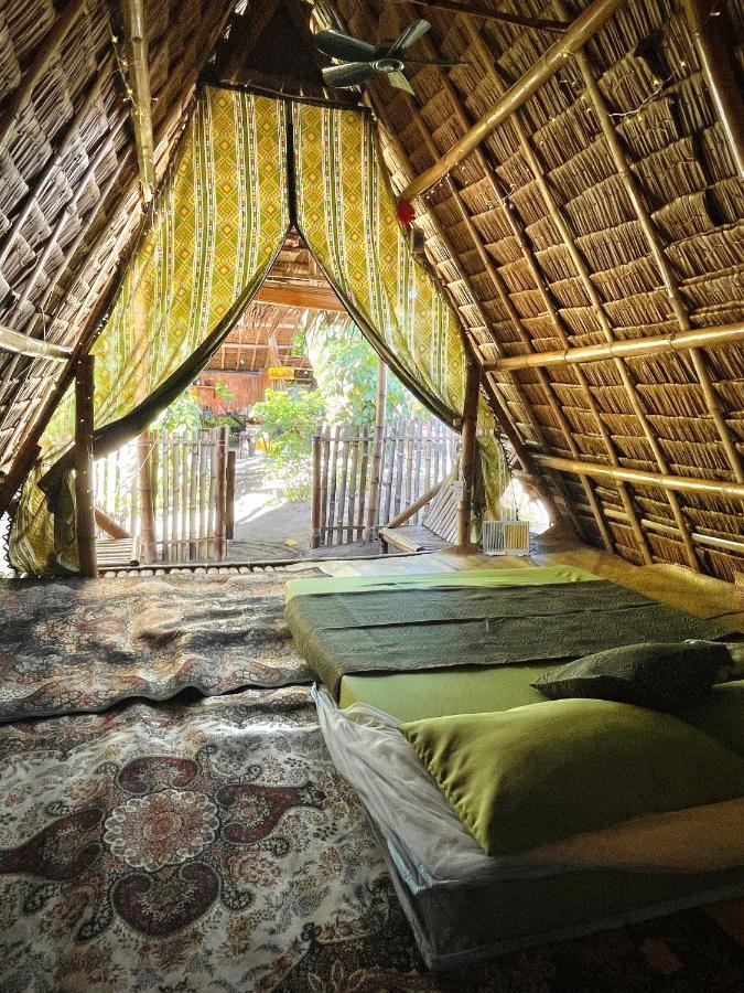 Ostello Tribal Huts Community Daanbantayan Esterno foto