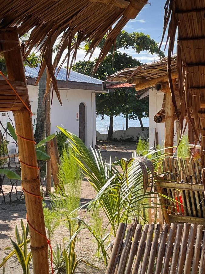 Ostello Tribal Huts Community Daanbantayan Esterno foto