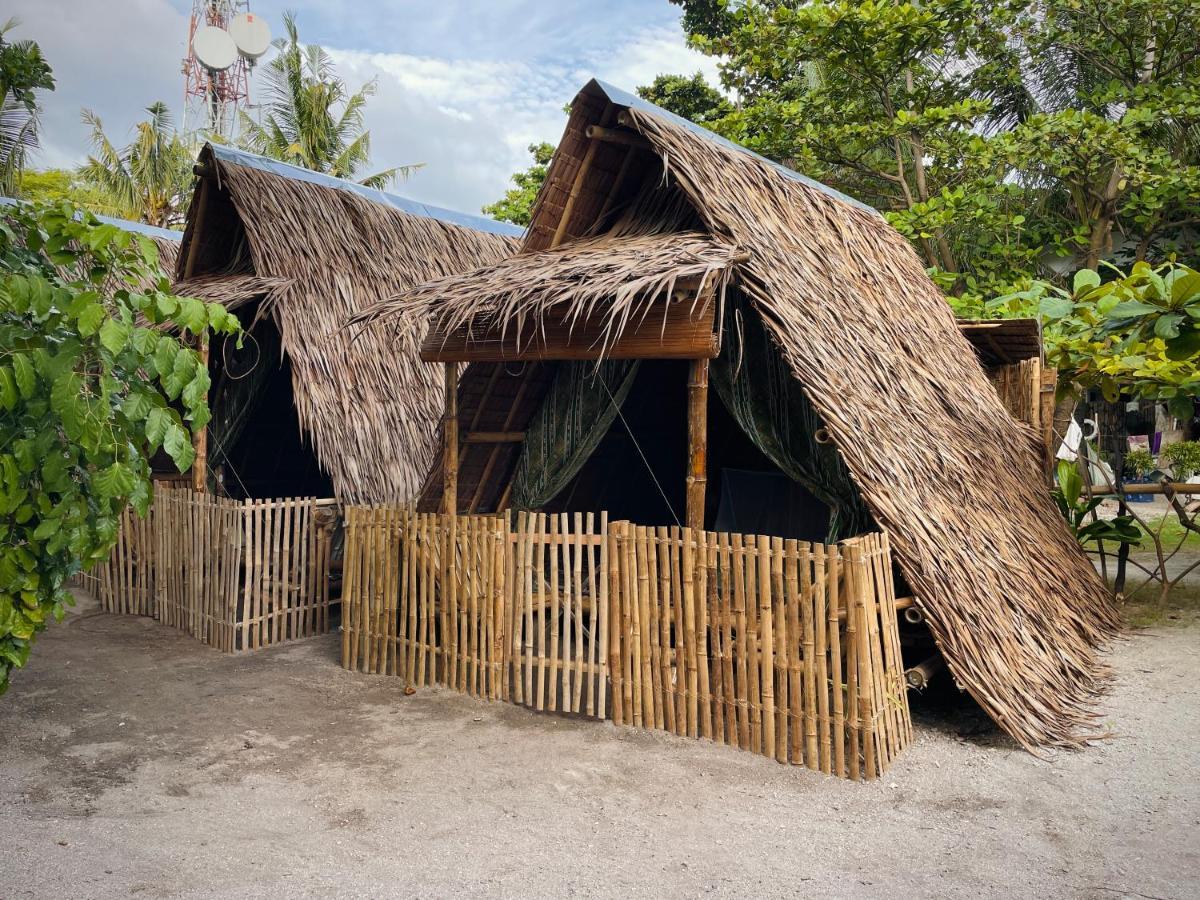 Ostello Tribal Huts Community Daanbantayan Esterno foto