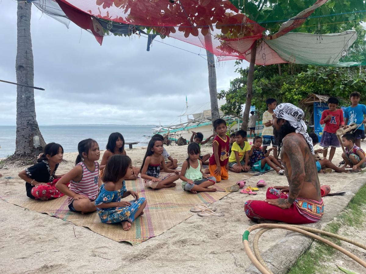 Ostello Tribal Huts Community Daanbantayan Esterno foto