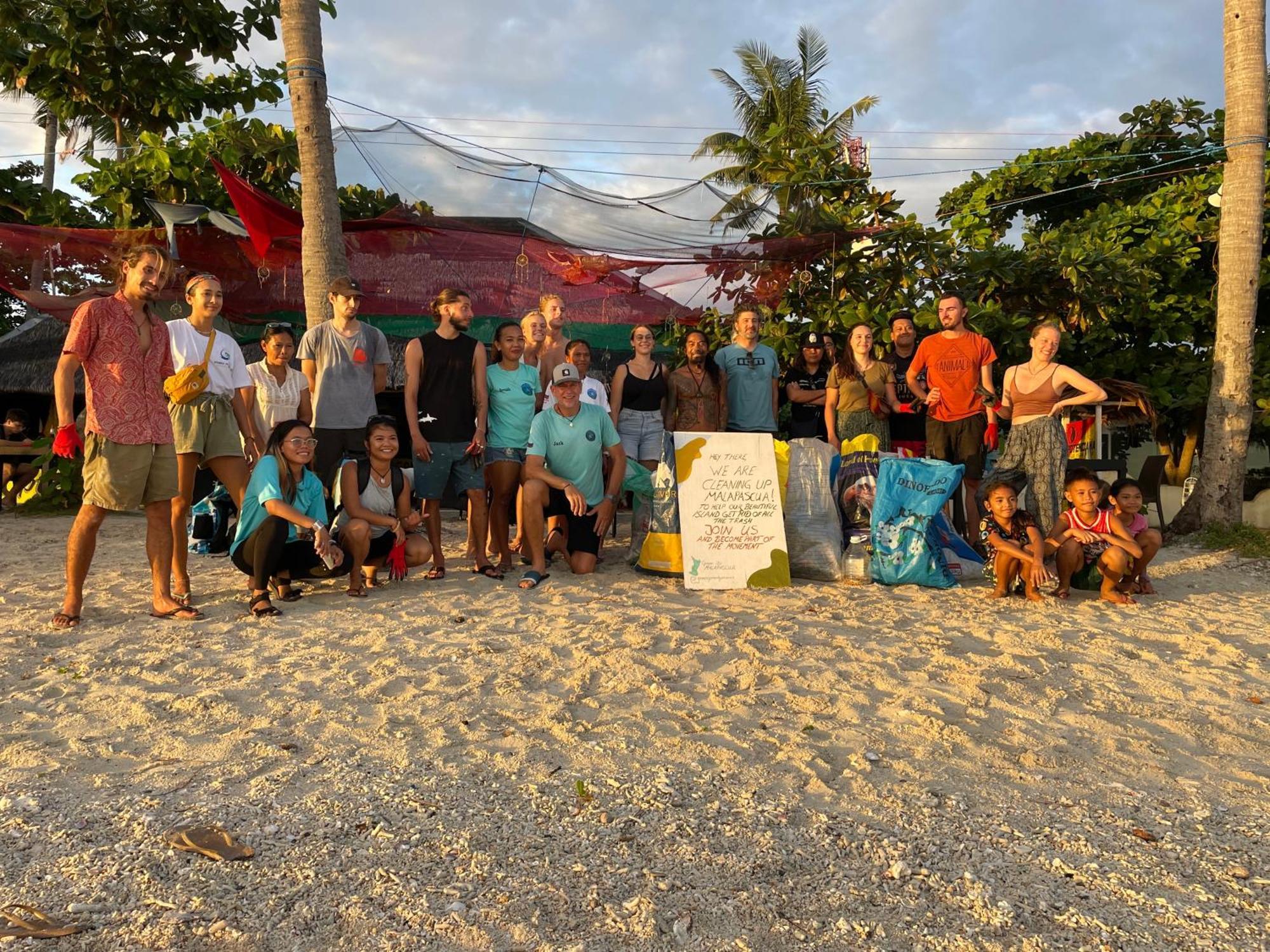 Ostello Tribal Huts Community Daanbantayan Esterno foto