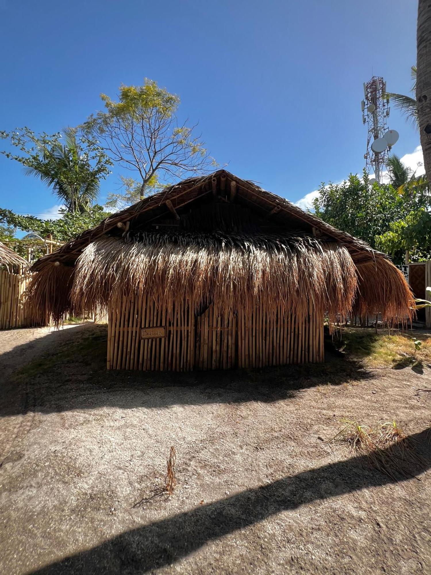 Ostello Tribal Huts Community Daanbantayan Esterno foto