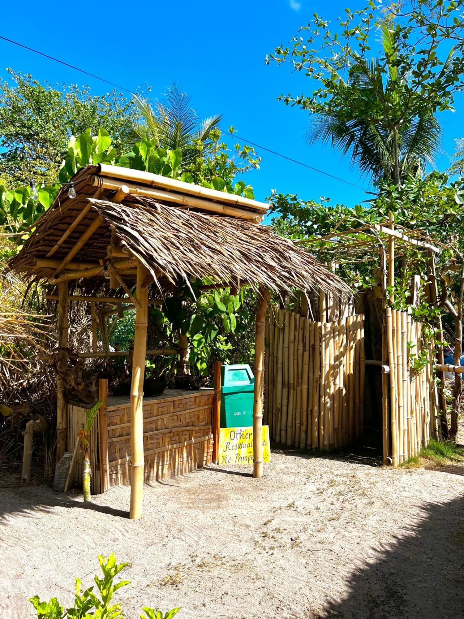 Ostello Tribal Huts Community Daanbantayan Esterno foto