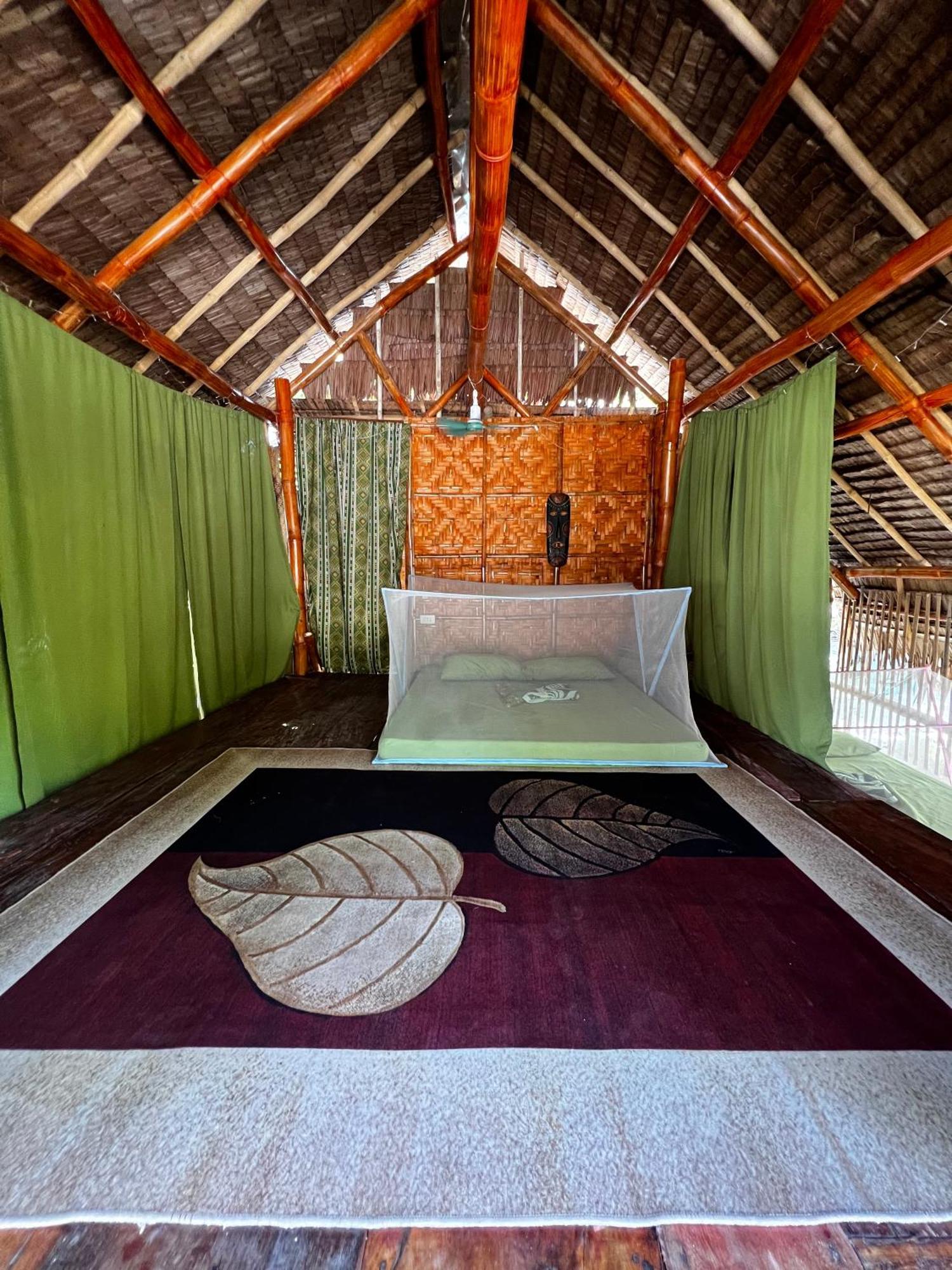Ostello Tribal Huts Community Daanbantayan Esterno foto
