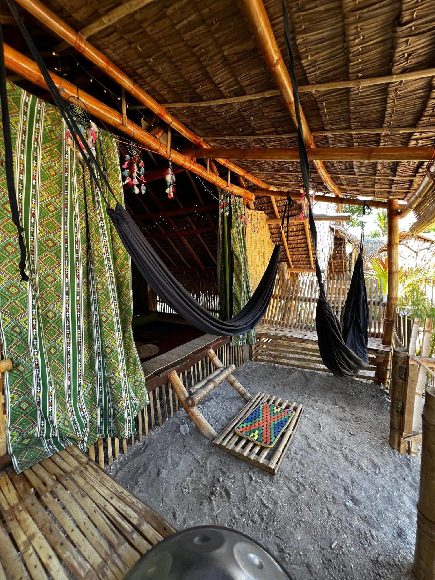Ostello Tribal Huts Community Daanbantayan Esterno foto