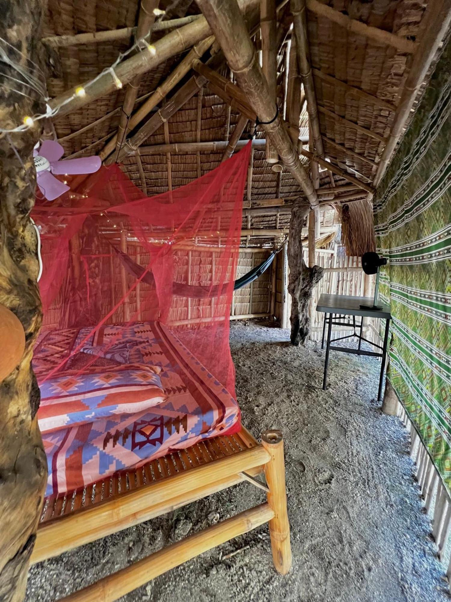 Ostello Tribal Huts Community Daanbantayan Esterno foto