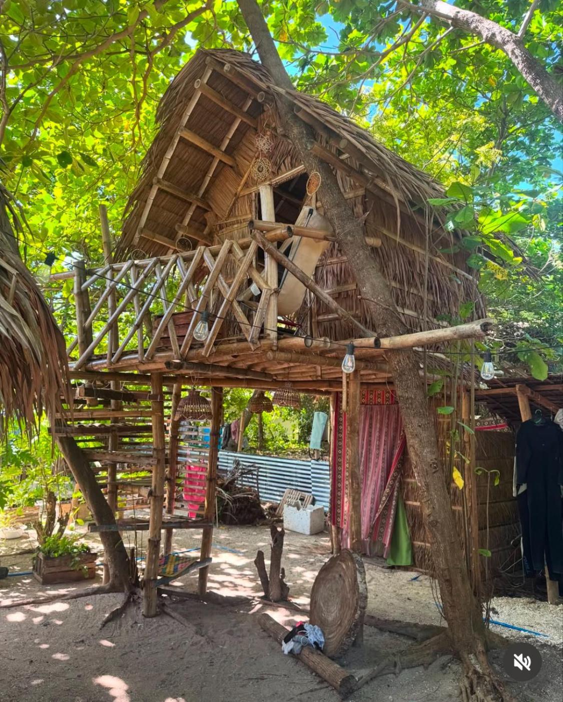 Ostello Tribal Huts Community Daanbantayan Esterno foto